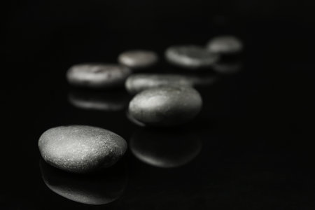 間接照明を使った落ち着きあるダイニングの風水改善術