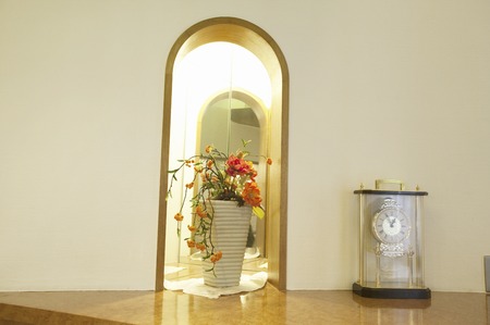 玄関の顔を作る!鏡と組み合わせると良いインテリアアイテム10選