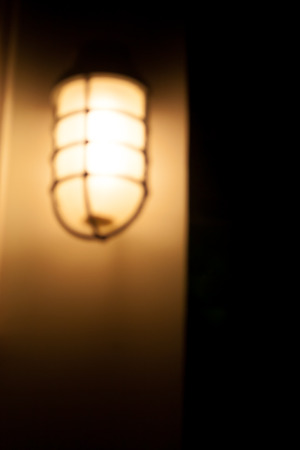 リビングの照明スイッチやコンセントの設置位置が気の流れに与える影響と対策