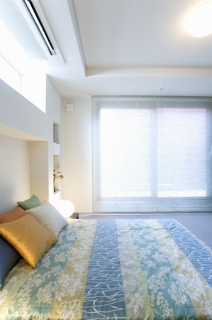 寝室が狭くてベッドの位置に悩む人への風水アドバイス