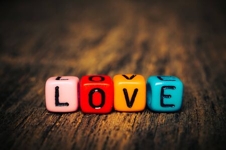 恋愛運を高めるピンクのライト・照明の選び方と配置指南