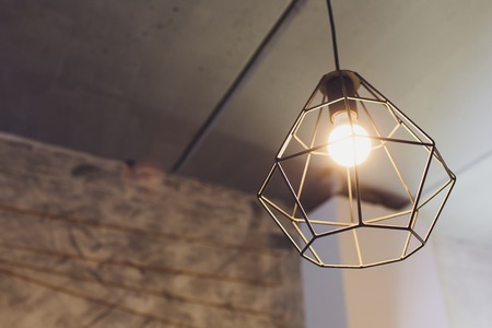 照明の高さや角度で変わる気の巡り：実践的なリビング改善法